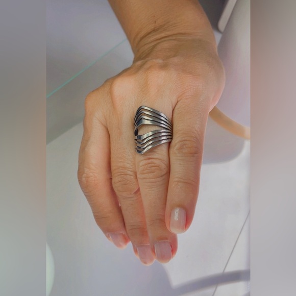 NWT Unisex silver stainless steel ring, laser cut pattern. Size 7 - Picture 10 of 15